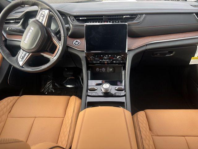 new 2025 Jeep Grand Cherokee car, priced at $58,900