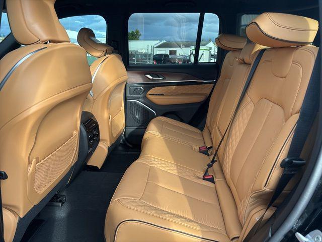 new 2025 Jeep Grand Cherokee car, priced at $58,900