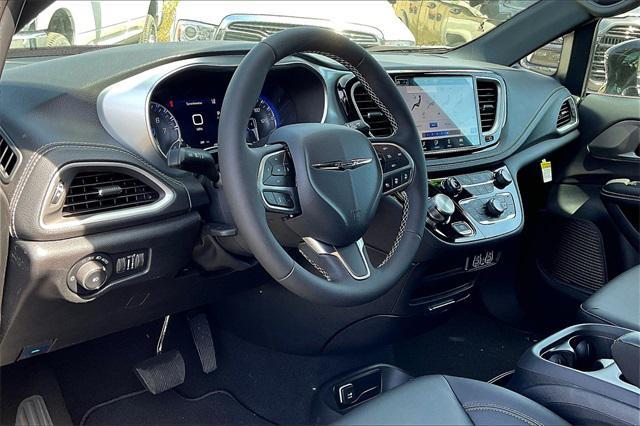 new 2025 Chrysler Pacifica car, priced at $45,453