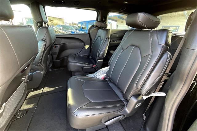 new 2025 Chrysler Pacifica car, priced at $47,348
