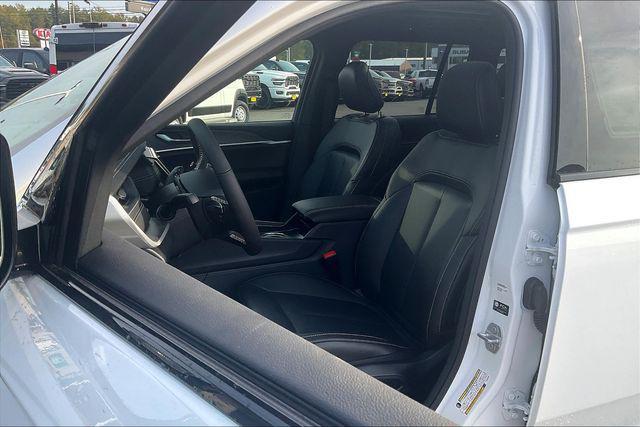 new 2025 Jeep Grand Cherokee car, priced at $47,165