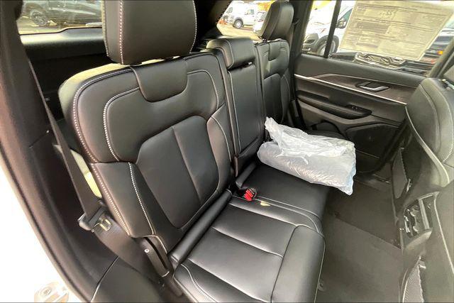 new 2025 Jeep Grand Cherokee car, priced at $47,165