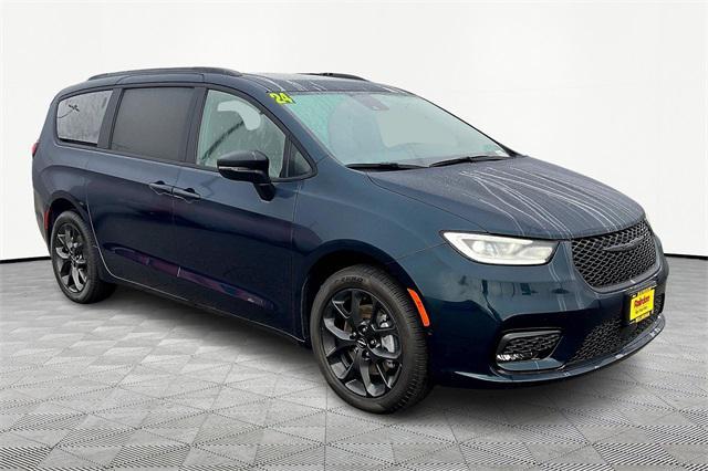 new 2024 Chrysler Pacifica car, priced at $51,250