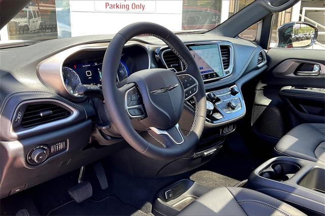 new 2025 Chrysler Pacifica car, priced at $46,863