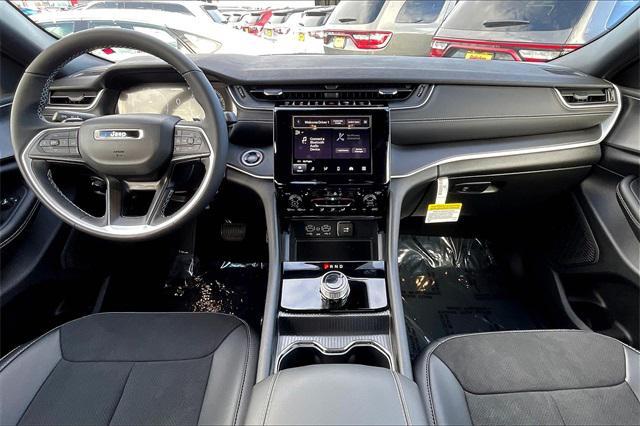 new 2025 Jeep Grand Cherokee car, priced at $45,670