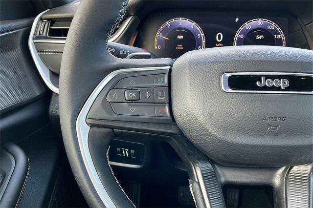 new 2025 Jeep Grand Cherokee car, priced at $45,670