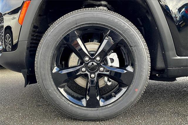 new 2025 Jeep Grand Cherokee car, priced at $45,670