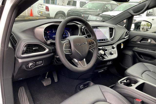 new 2025 Chrysler Pacifica Hybrid car, priced at $48,581