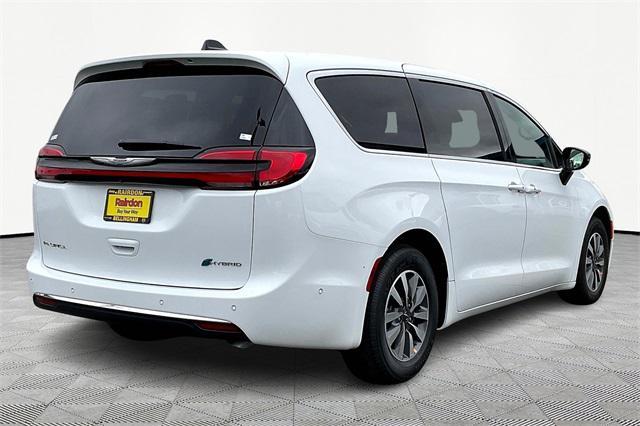 new 2025 Chrysler Pacifica Hybrid car, priced at $48,581