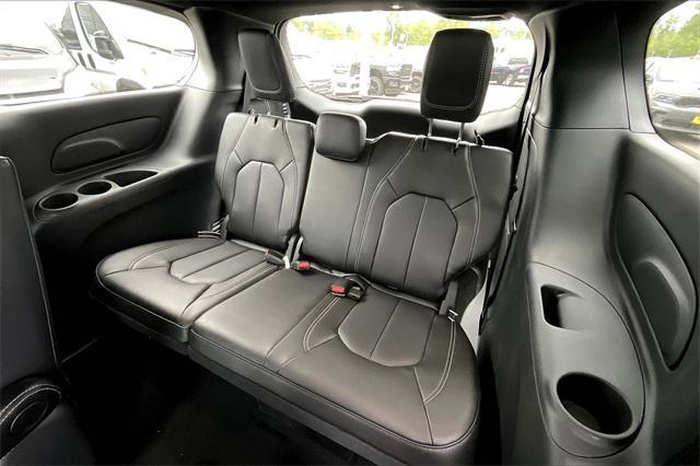 new 2025 Chrysler Pacifica Hybrid car, priced at $48,581