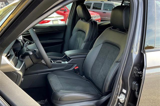 new 2025 Jeep Grand Cherokee L car, priced at $47,012