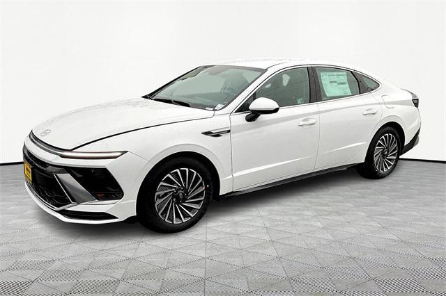 new 2025 Hyundai Sonata Hybrid car, priced at $33,180