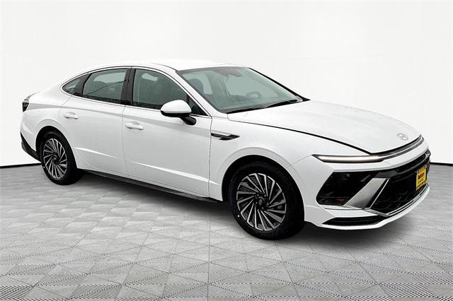 new 2025 Hyundai Sonata Hybrid car, priced at $33,180