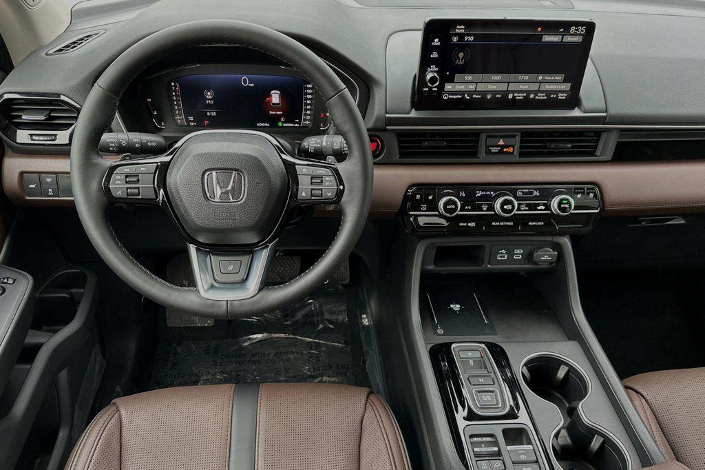new 2025 Honda Pilot car, priced at $55,305