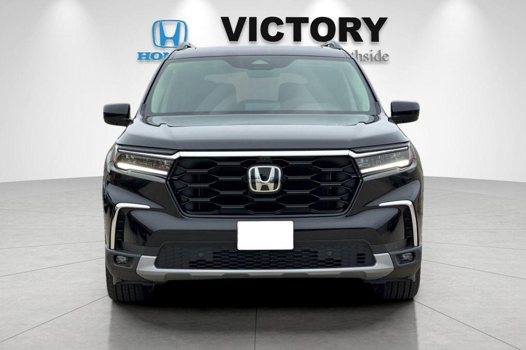 new 2025 Honda Pilot car, priced at $55,305