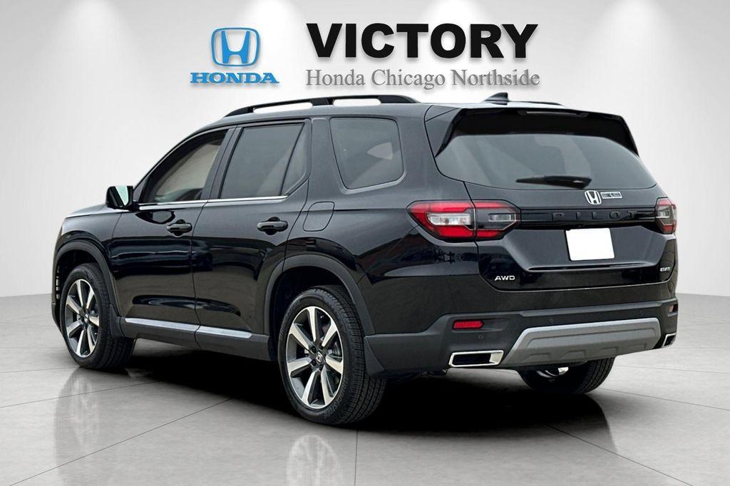new 2025 Honda Pilot car, priced at $55,305