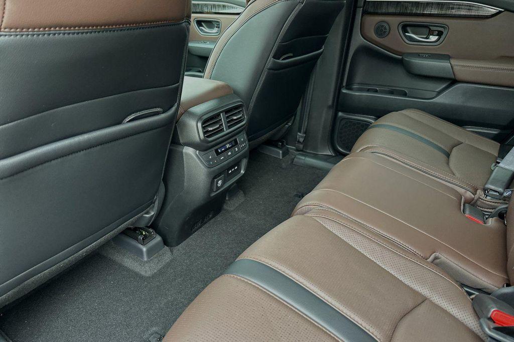 new 2025 Honda Pilot car, priced at $55,305