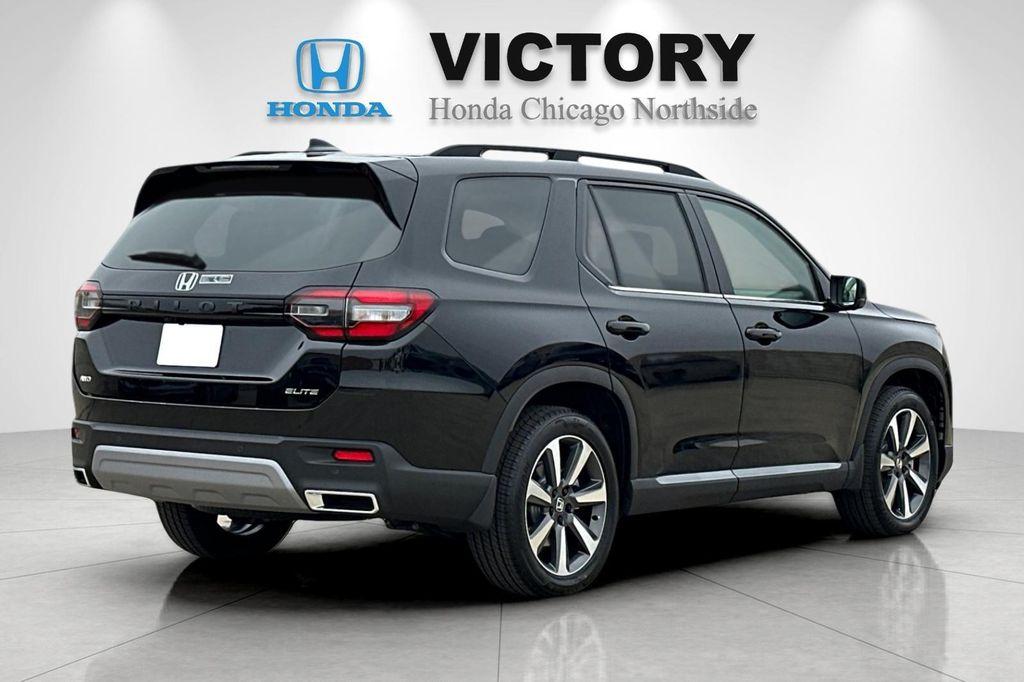 new 2025 Honda Pilot car, priced at $55,305