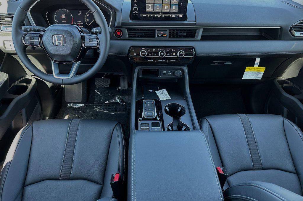 new 2025 Honda Pilot car, priced at $47,825