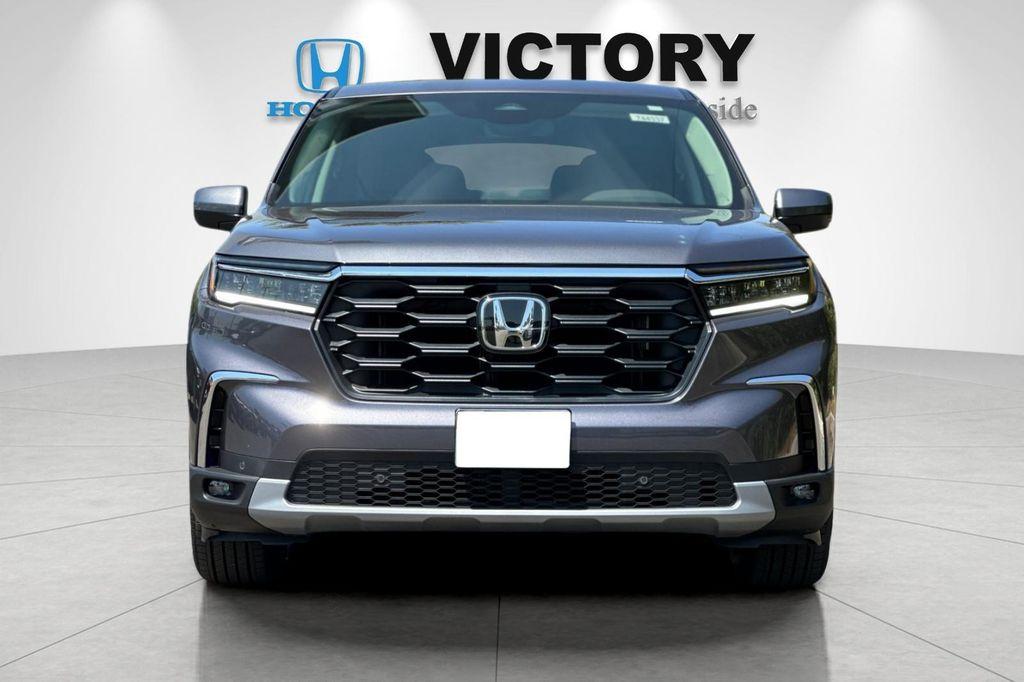 new 2025 Honda Pilot car, priced at $47,825