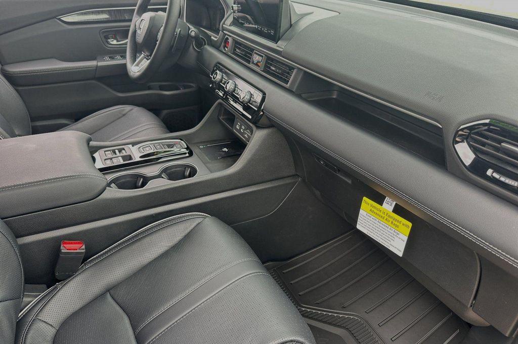 new 2025 Honda Pilot car, priced at $55,030