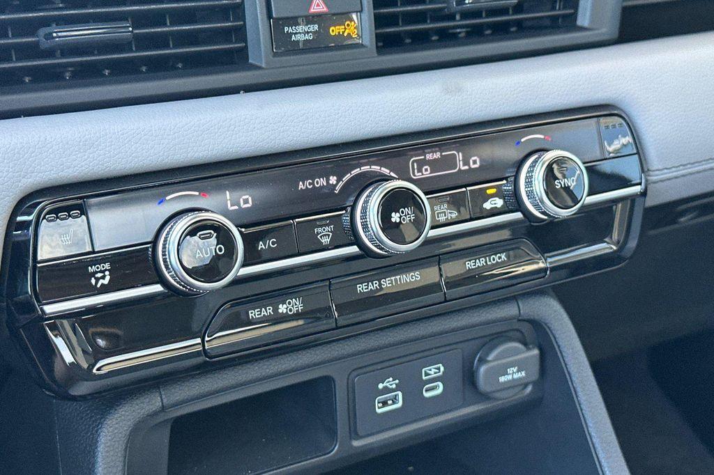 new 2025 Honda Pilot car, priced at $52,950