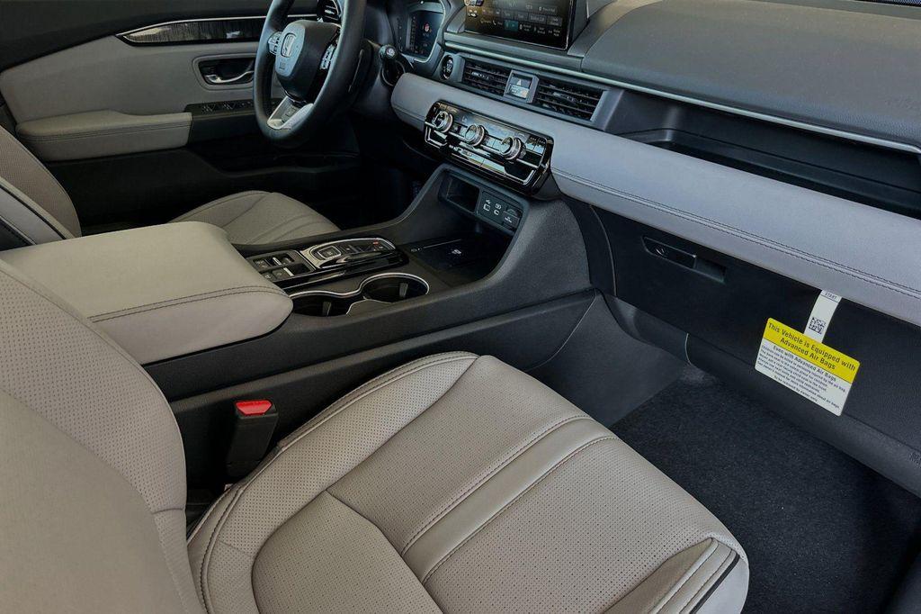 new 2025 Honda Pilot car, priced at $55,030