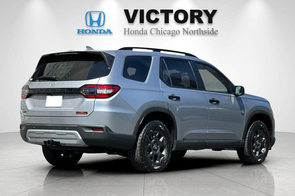 new 2025 Honda Pilot car, priced at $51,375