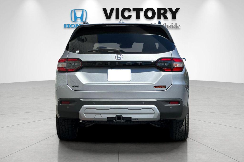 new 2025 Honda Pilot car, priced at $51,375