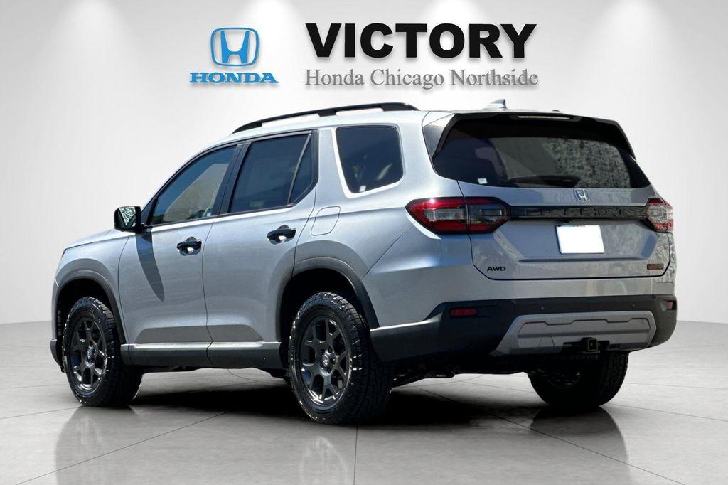 new 2025 Honda Pilot car, priced at $51,375