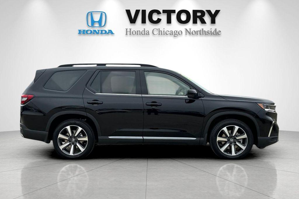 new 2025 Honda Pilot car, priced at $54,575