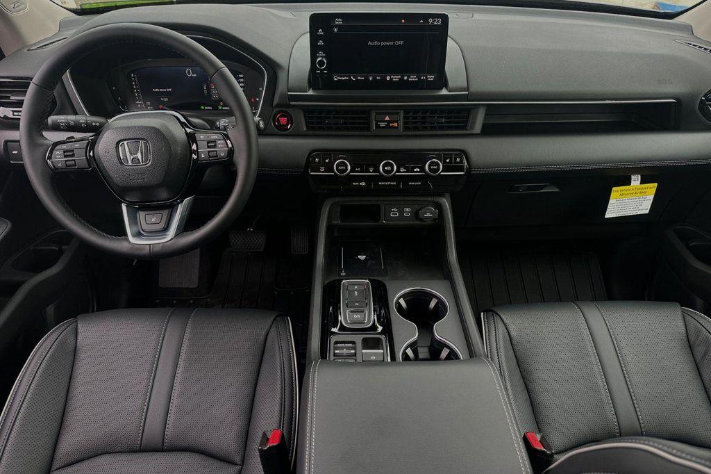 new 2025 Honda Pilot car, priced at $54,575
