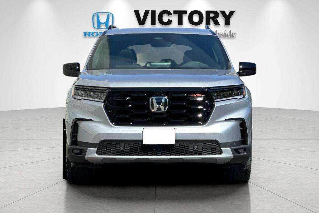 new 2025 Honda Pilot car, priced at $50,895