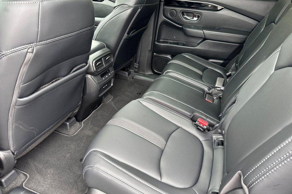 new 2025 Honda Pilot car, priced at $53,450