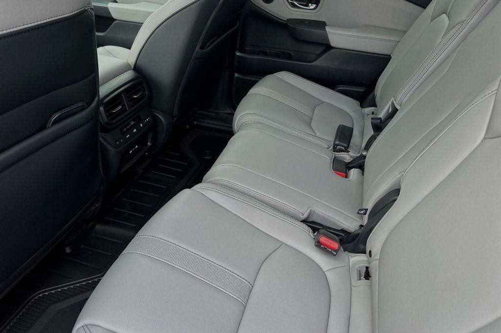 new 2025 Honda Pilot car, priced at $47,550