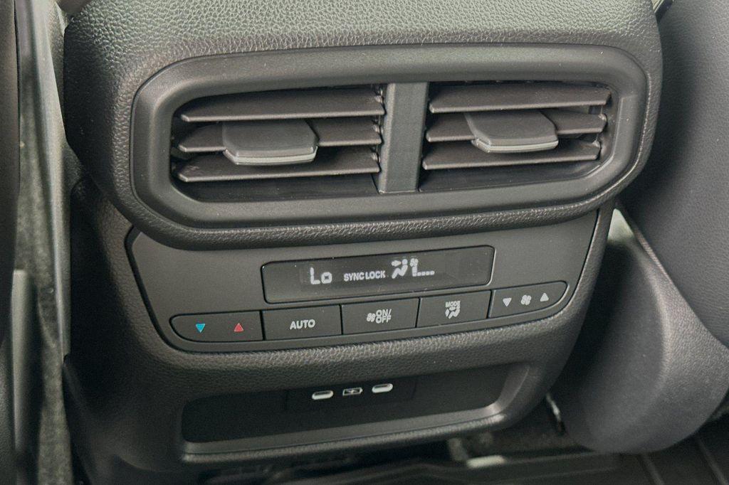 new 2025 Honda Pilot car, priced at $47,550