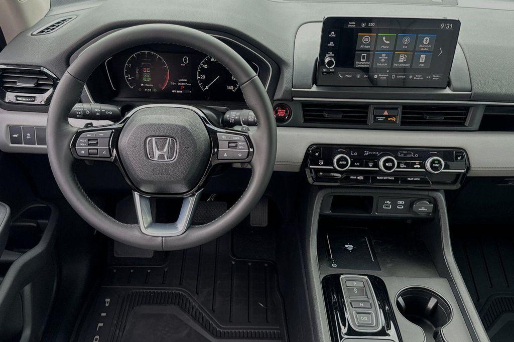 new 2025 Honda Pilot car, priced at $47,550