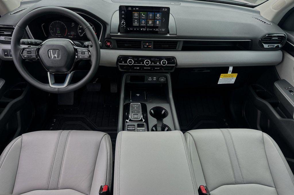 new 2025 Honda Pilot car, priced at $47,550