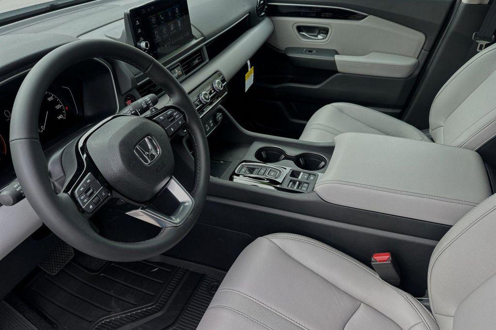 new 2025 Honda Pilot car, priced at $47,550