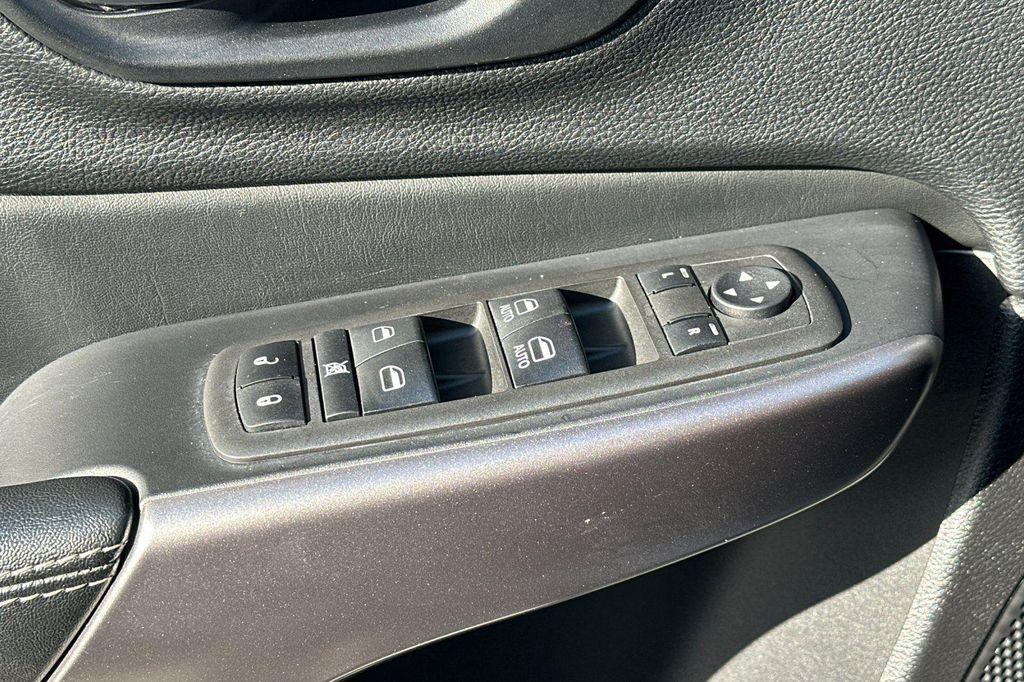 used 2021 Jeep Cherokee car, priced at $18,999