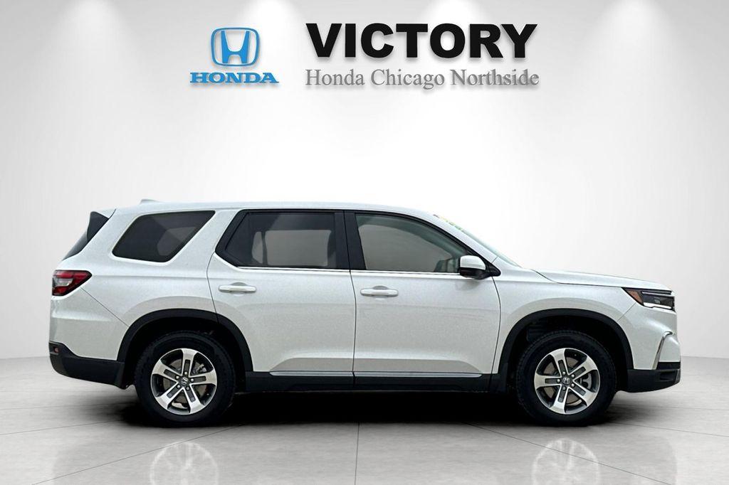 new 2025 Honda Pilot car, priced at $48,280