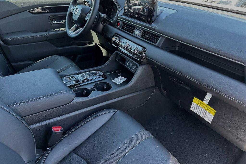 new 2025 Honda Pilot car, priced at $48,280