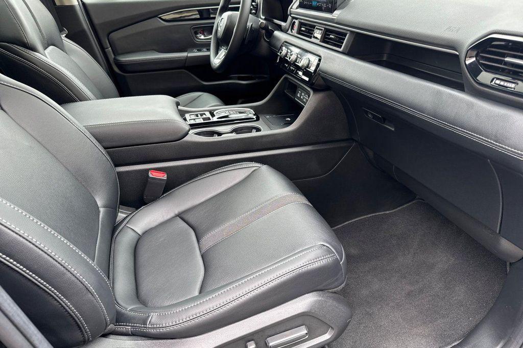 new 2025 Honda Pilot car, priced at $53,295