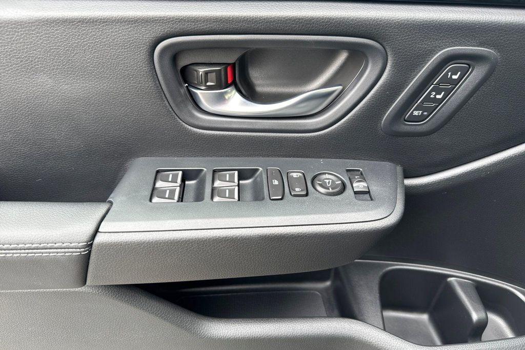 new 2025 Honda Pilot car, priced at $53,295