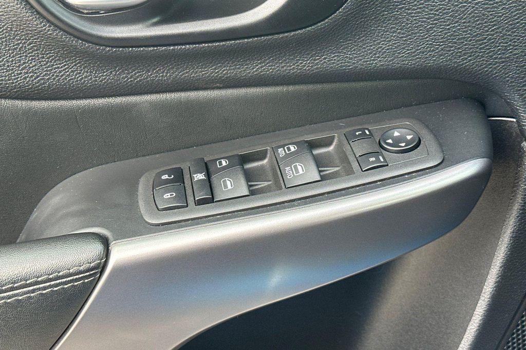 used 2022 Jeep Cherokee car, priced at $23,999