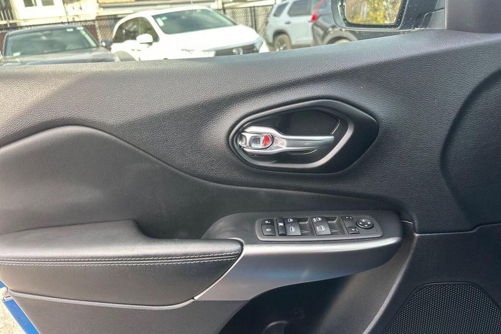 used 2022 Jeep Cherokee car, priced at $23,999