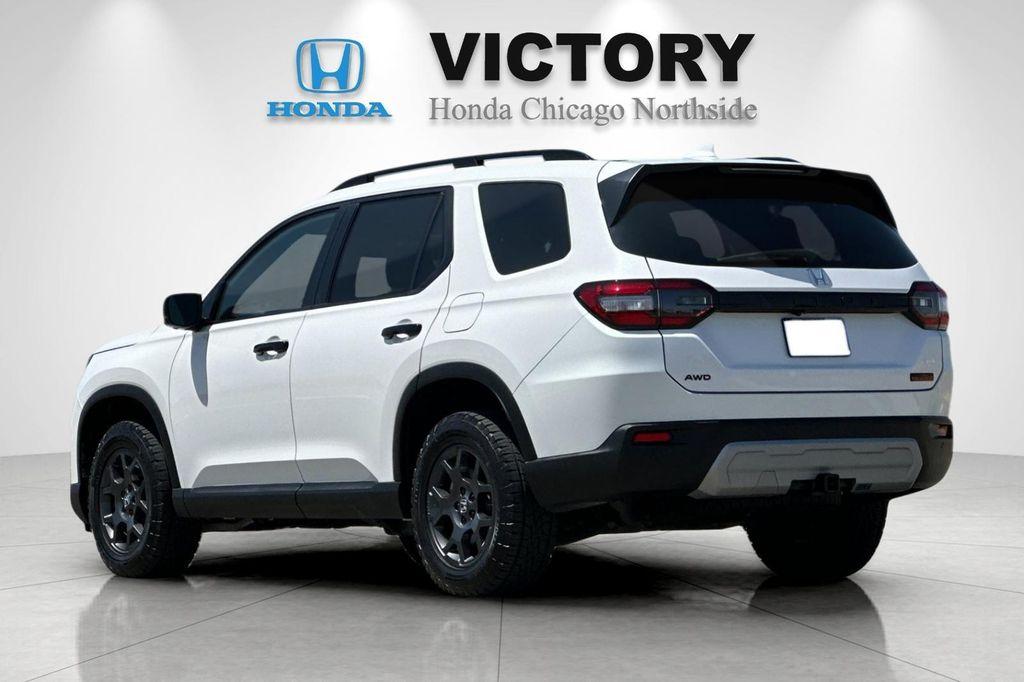 new 2025 Honda Pilot car, priced at $51,830