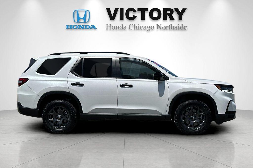 new 2025 Honda Pilot car, priced at $51,830