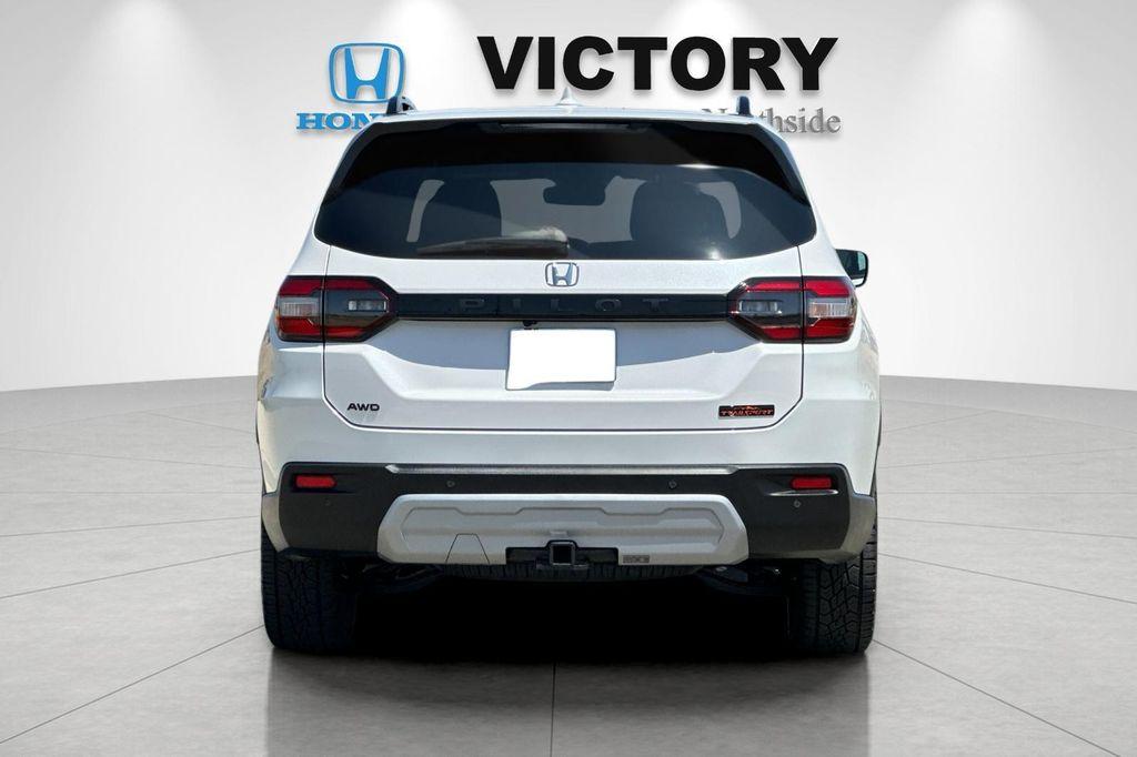 new 2025 Honda Pilot car, priced at $51,830