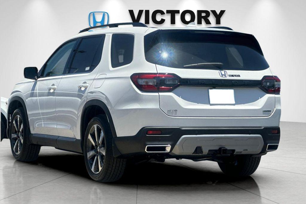 new 2025 Honda Pilot car, priced at $52,280